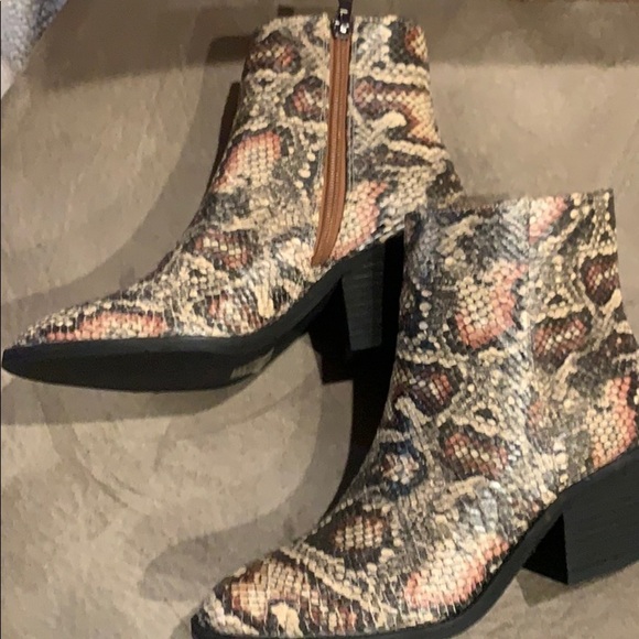 Catherine Malandrino Rocko Snake Multi color boots - Picture 6 of 11